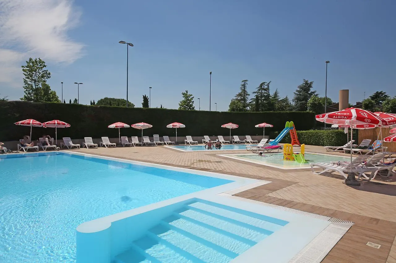 Residence Villaggio Tiglio Sirmione 4*,